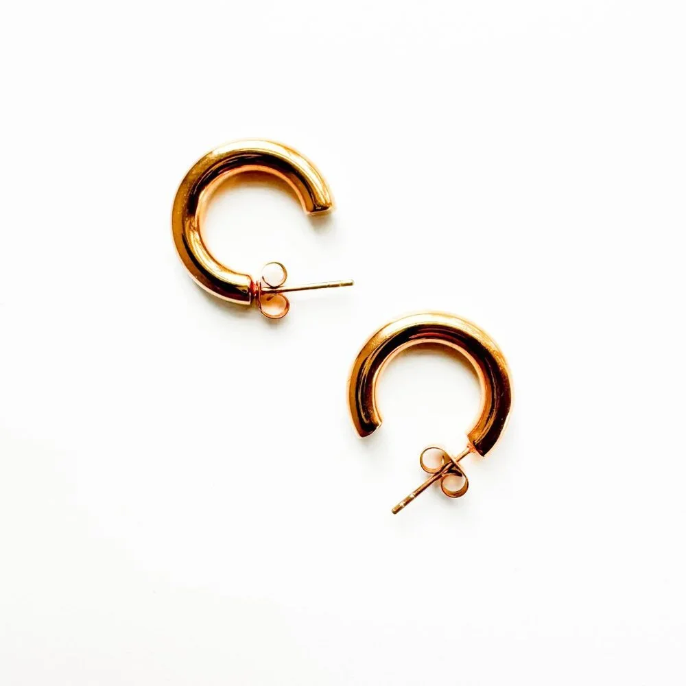 CENDRÉ Farrah Hoop Earrings – Gold - Picture 6 of 8